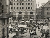 Splavnica, pogled na Trg bana Jelačića, oko 1930. godine. Desno Zakladna bolnica Milosrdne braće, srušena 1931. godine